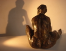 femme reposé faciale, bronze patiné 40x31 (détail)