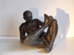 homme accoudé , bonze patiné 20x16